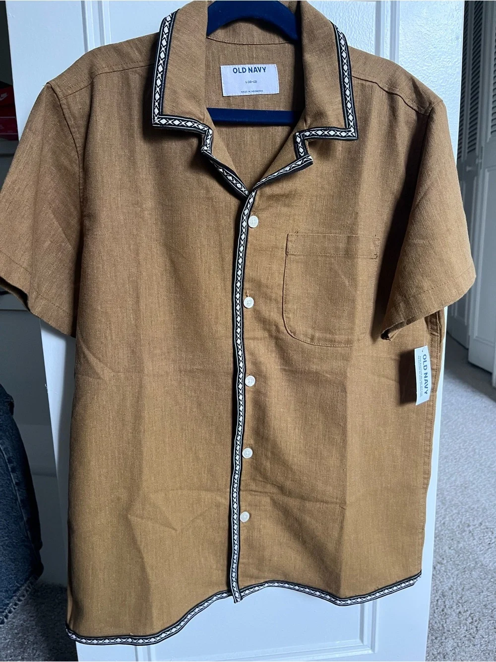Old Navy boys Short Sleeve Button-Down Shirt in Brown with Black Trim